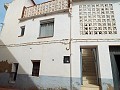 Groot herenhuis met 2 aparte appartementen en garage in Real Estate Alicante
