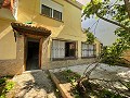 Herenhuis met 5 slaapkamers en 2 badkamers dat moet worden gerenoveerd in Real Estate Alicante