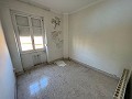 Herenhuis met 5 slaapkamers en 2 badkamers dat moet worden gerenoveerd in Real Estate Alicante