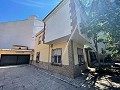 Herenhuis met 5 slaapkamers en 2 badkamers dat moet worden gerenoveerd in Real Estate Alicante