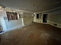 Herenhuis met 5 slaapkamers en 2 badkamers dat moet worden gerenoveerd in Real Estate Alicante