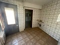 Herenhuis met 5 slaapkamers en 2 badkamers dat moet worden gerenoveerd in Real Estate Alicante