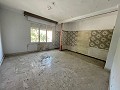 Herenhuis met 5 slaapkamers en 2 badkamers dat moet worden gerenoveerd in Real Estate Alicante