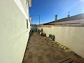 Schönes Stadthaus mit 4 Schlafzimmern und 2 Bädern in Salinas in Real Estate Alicante