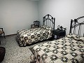 Mooi herenhuis met 5 slaapkamers in Monovar in Real Estate Alicante