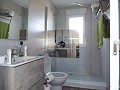 Villa moderne de 3 chambres à pied de la ville avec maisons d'hôtes in Real Estate Alicante