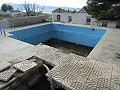 Villa de 4 chambres avec potentiel pour une maison supplémentaire ou des appartements séparés in Real Estate Alicante