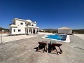 Luxe nieuwe villa met zwembad en perceel in Real Estate Alicante