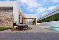 Villa de lujo de 3 dormitorios con piscina cerca del golf, el aeropuerto y la escuela internacional in Real Estate Alicante