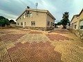 Schöne Villa zwischen Sax und Elda mit Pool und Gästehaus in Real Estate Alicante