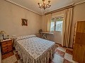 Schöne Villa zwischen Sax und Elda mit Pool und Gästehaus in Real Estate Alicante