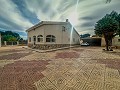 Schöne Villa zwischen Sax und Elda mit Pool und Gästehaus in Real Estate Alicante