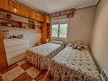 Schöne Villa zwischen Sax und Elda mit Pool und Gästehaus in Real Estate Alicante