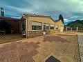 Schöne Villa zwischen Sax und Elda mit Pool und Gästehaus in Real Estate Alicante