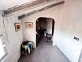 Geräumige Villa mit 7 Schlafzimmern und Pool in Onil in Real Estate Alicante