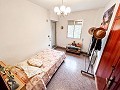 Geräumige Villa mit 7 Schlafzimmern und Pool in Onil in Real Estate Alicante