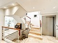 Schönes dreistöckiges Haus im Zentrum von Almansa in Real Estate Alicante