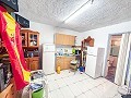 Geräumiges Landhaus mit 8 Zimmern zum Renovieren in Yecla in Real Estate Alicante