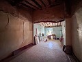Geräumiges Landhaus mit 8 Zimmern zum Renovieren in Yecla in Real Estate Alicante