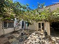 Geräumiges Landhaus mit 8 Zimmern zum Renovieren in Yecla in Real Estate Alicante
