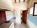 Geräumiges Landhaus mit 8 Zimmern zum Renovieren in Yecla in Real Estate Alicante