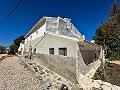 Geräumiges Landhaus mit 8 Zimmern zum Renovieren in Yecla in Real Estate Alicante
