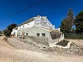 Geräumiges Landhaus mit 8 Zimmern zum Renovieren in Yecla in Real Estate Alicante