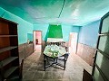 Geräumiges Landhaus mit 8 Zimmern zum Renovieren in Yecla in Real Estate Alicante