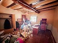 Geräumiges Landhaus mit 8 Zimmern zum Renovieren in Yecla in Real Estate Alicante