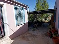 Maison de campagne partiellement réformée avec 4 chambres et 1 salle de bain in Real Estate Alicante