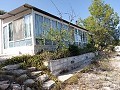 Maison de campagne partiellement réformée avec 4 chambres et 1 salle de bain in Real Estate Alicante