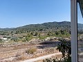 Maison de campagne partiellement réformée avec 4 chambres et 1 salle de bain in Real Estate Alicante