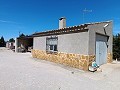 Villa grande de 4 dormitorios y 2 baños muy cerca de Yecla in Real Estate Alicante