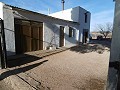 Amplia casa de campo con piscina y viñedo in Real Estate Alicante