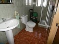 Amplia casa de campo con piscina y viñedo in Real Estate Alicante