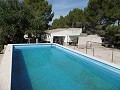 Villa de 4 dormitorios con piscina en un entorno natural. in Real Estate Alicante