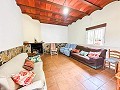 Prachtig veld met renovatiepotentieel in Almansa in Real Estate Alicante