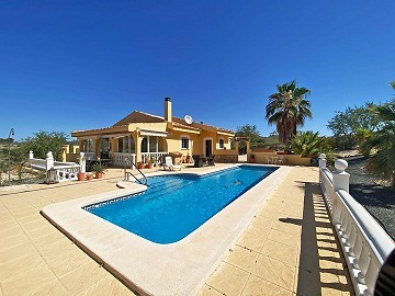Beautiful 3 Bedroom 2 Bathroom Villa in La Zarza