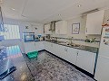 Atemberaubende freistehende Villa in Yecla mit Pool und Garage in Real Estate Alicante