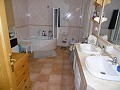 Villa mit Gästehaus und Pool in Real Estate Alicante