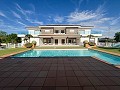 Superbe demeure avec piscine privée, terrain de sport et espace barbecue in Real Estate Alicante