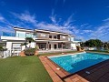 Superbe demeure avec piscine privée, terrain de sport et espace barbecue in Real Estate Alicante